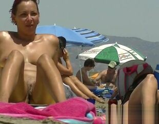 Jaw-dropping queens on the naked beach spycam movie